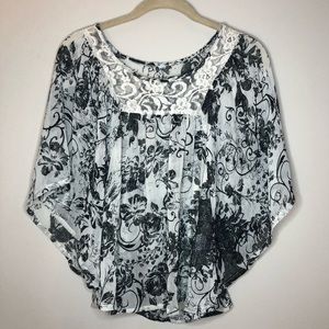 Chiffon shortsleeve blouse
